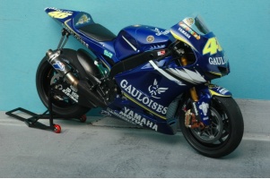 mtk12-015 yamaha m1 2005 rossi-1