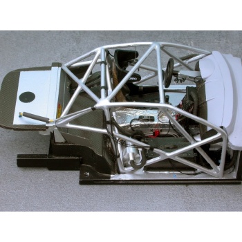 24-22 aston-martin dbr9 interieur-4