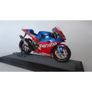mtk12-004 yamaha yzr-m1 spiderman 001