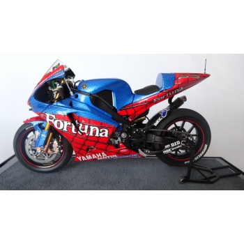 mtk12-004 yamaha yzr-m1 spiderman 003