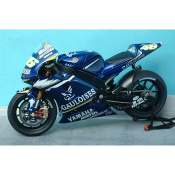 mtk12-015 yamaha m1 2005 rossi-2